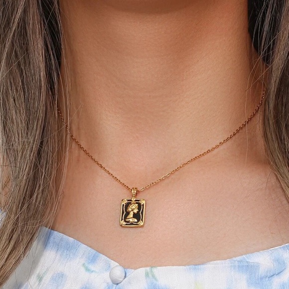 NEW ELIZABETH PENDANT 18K GOLD NECKLACE, NICE NECKLACE, CUTE NECKLACE - Picture 3 of 6